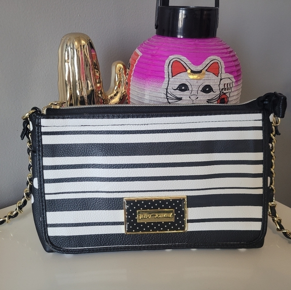 Betsey Johnson Wallet Bag, VGUC